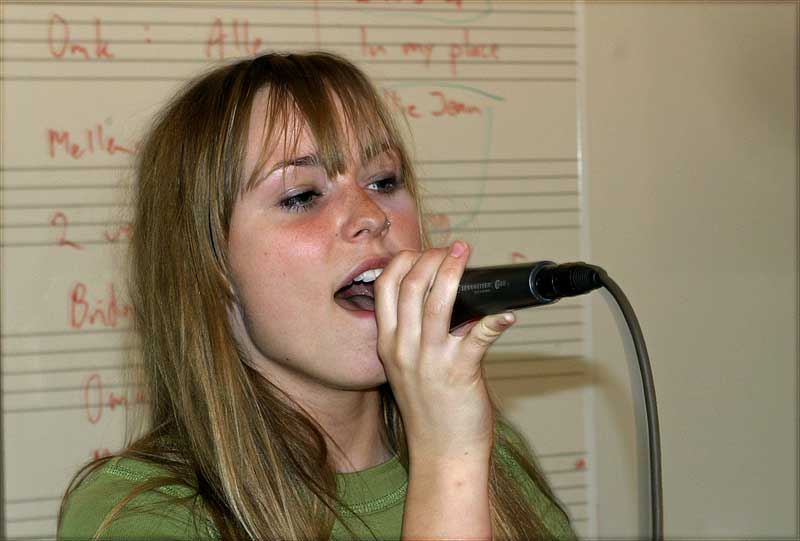 2004-05-10-19-29-17-51-IMG_