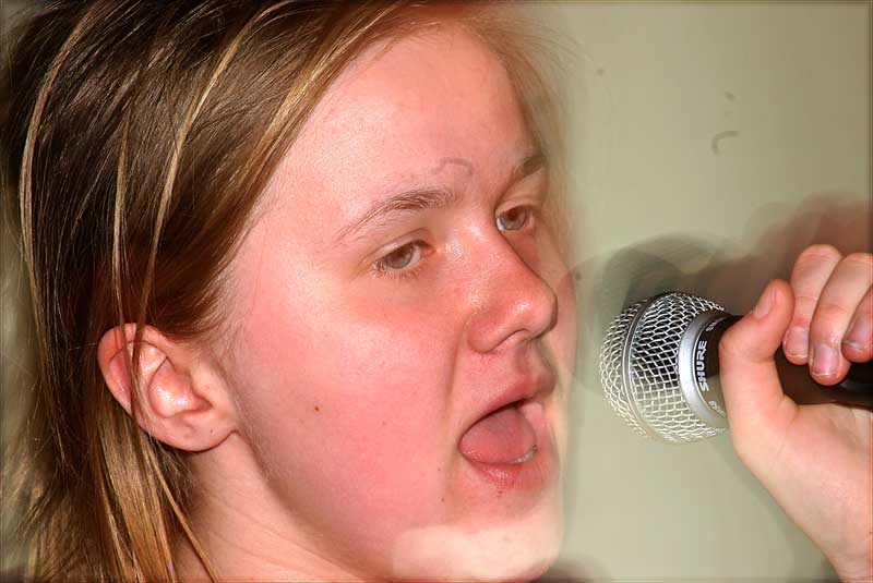 2004-05-11-15-25-23-44-IMG_